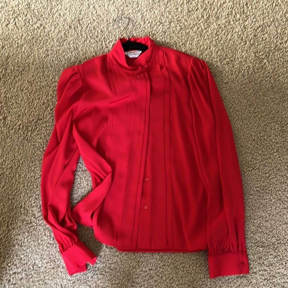 Vintage blouse. Red. Small.